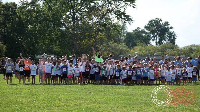 group picture of participants of healthy kids running series
